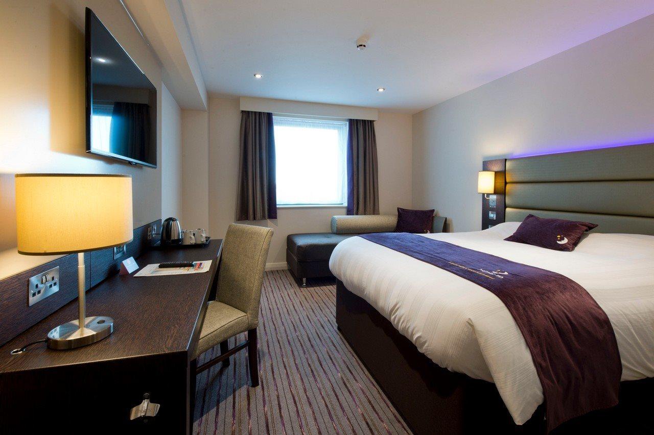 Premier Inn Cheltenham Town Centre Exterior foto
